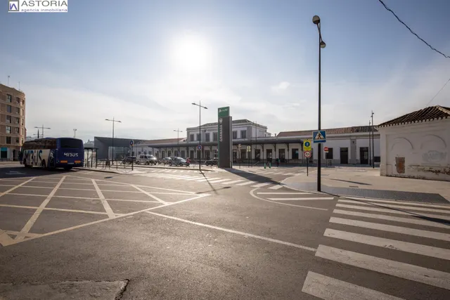 JUNTO AVENIDA ANDALUCES — 39