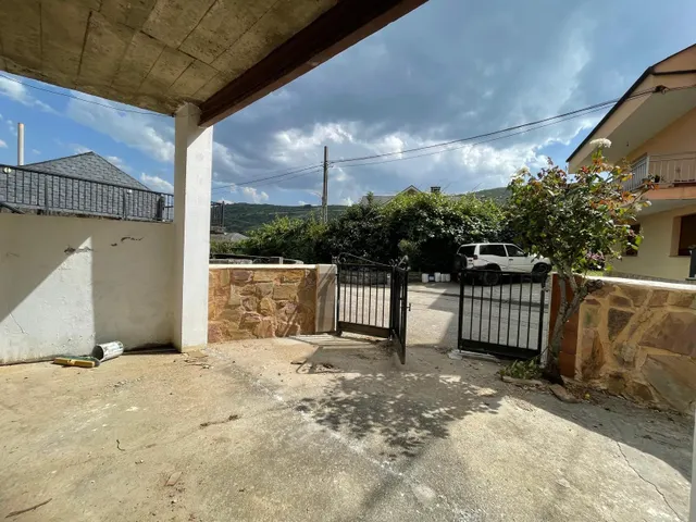 SE VENDE CASA EN CORULLÓN — 27