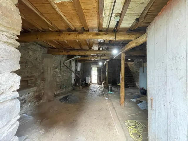 SE VENDE CASA EN CORULLÓN — 35