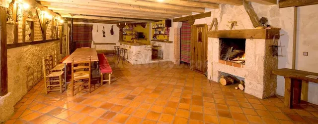Encantadora Casa Rural en Funcionamiento con Opción de Vivie - foto 4