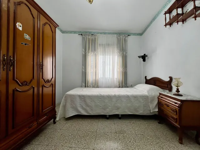 E. PISAZO DE 4 HAB. CON DOS TERRAZAS, DOS BAÑOS. — 36