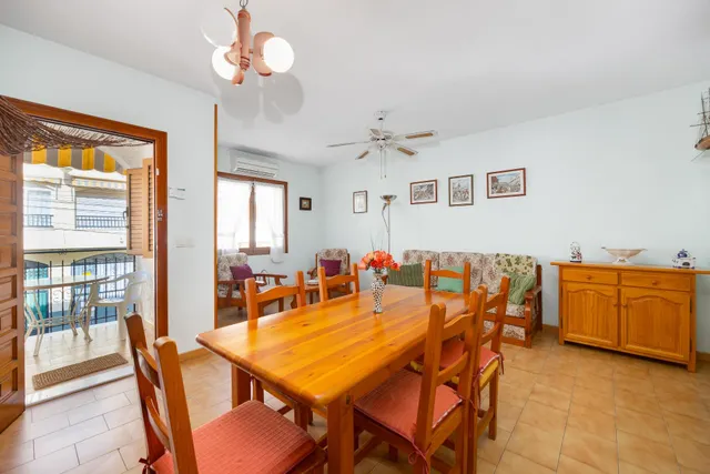 Bungalow de 3 dormitorios con piscina comunitaria en la playa de Los Locos — 8