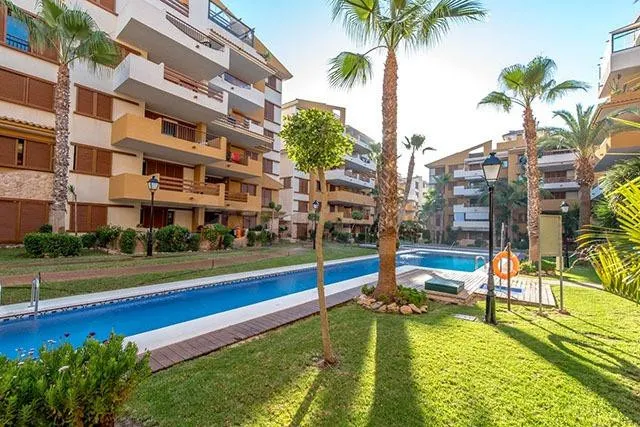 ATICO CON TRES TERRAZAS. GARAJE+TRASTERO. 2 DORM. 2 BAÑOS EN