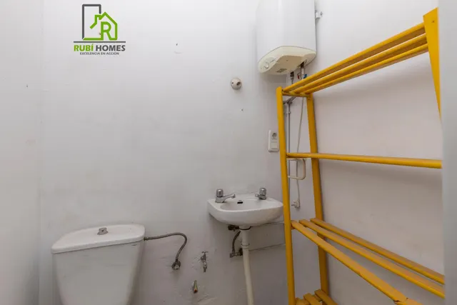 Local comercial en venta en calle agustina de aragón — 14