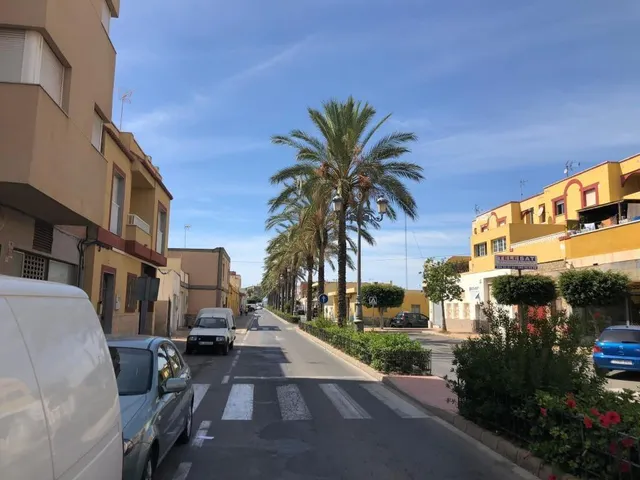 ¡Gran oportunidad de negocio en el centro de Roquetas de Mar! — 11