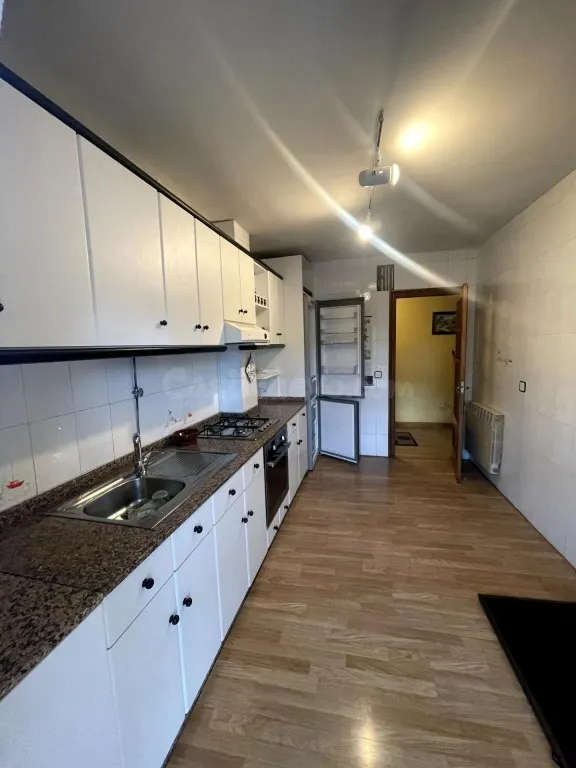 Casa y negocio en Toral de Merayo con garaje - foto 3
