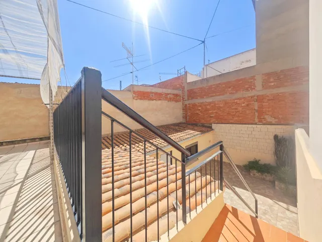 EXCELENTE OPORTUNIDAD: CASA DE 86 m2 EN PARCELA DE 120 m2 EN SAN AGUSTÍN (Junto a PAU II)  PRECIO: 220.000 € — 17
