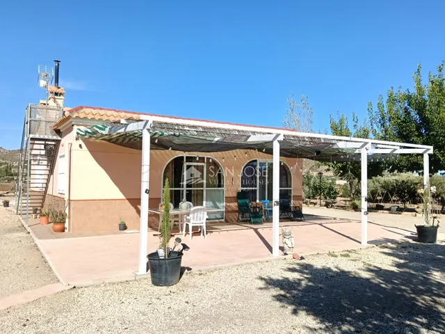 SE VENDE CHALET EN BUEN ESTADO EN ASPE ZONA CARRETERA DE LA ROMANA — 30