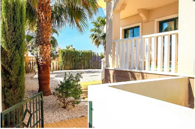 Apartamento en Albamar con 2 dormitorios y jardin - foto 3