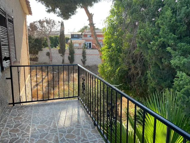 Casa con parcela en Los Balcones, Torrevieja. 5 dormitorios, 2 baños — 49