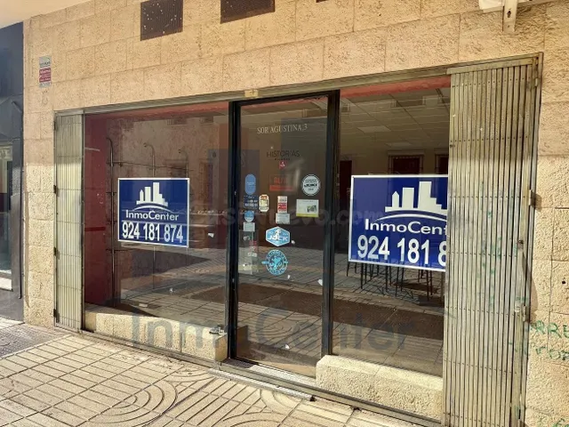 LOCAL JUNTO AL TEATRO LOPEZ DE AYALA — 3