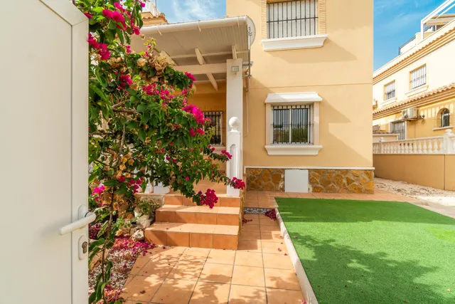 Planta baja con amplio jardín en Orihuela Costa — 19