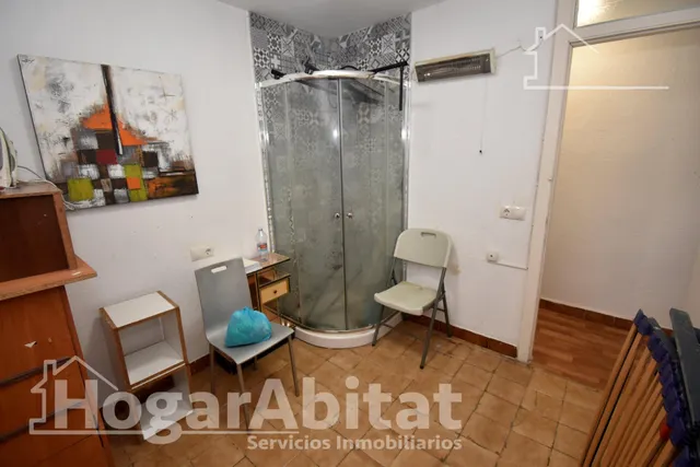 AMPLIA CASA PARA REFORMAR CON 7 DORMITORIOS EN EL CENTRO — 10
