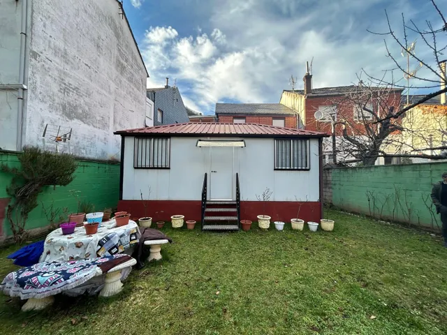 SE VENDE PARCELA URBANA CON CASA PREFABRICADA — 9