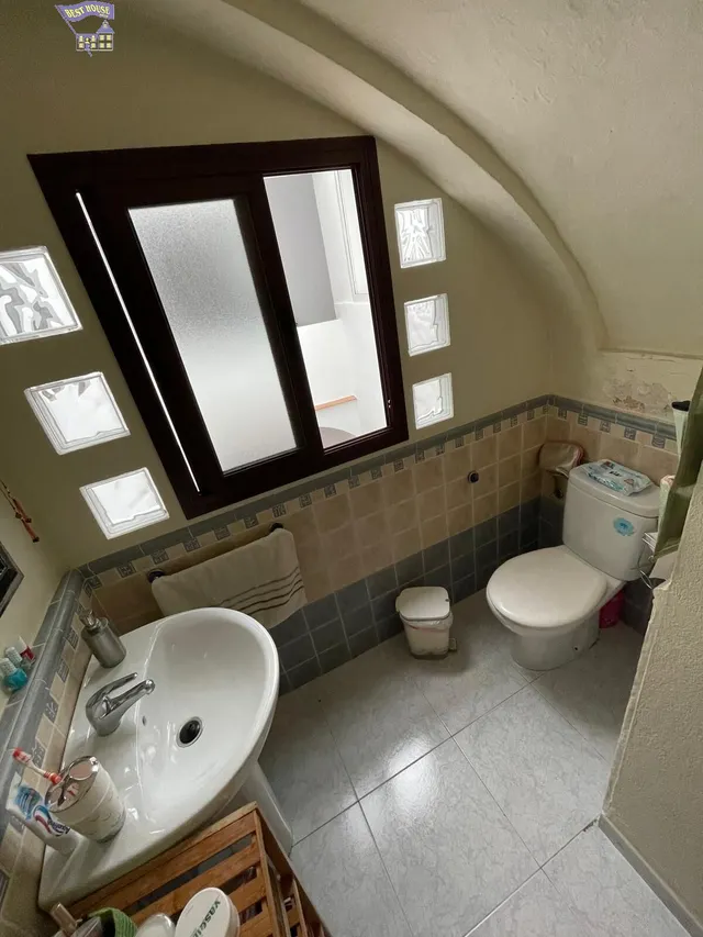 SE VENDE CASA EN ZONA DEL BARRIO BAJO — 16