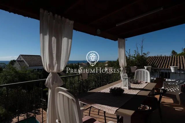 Casa independiente con piscina y jardín en Vallpineda — 42