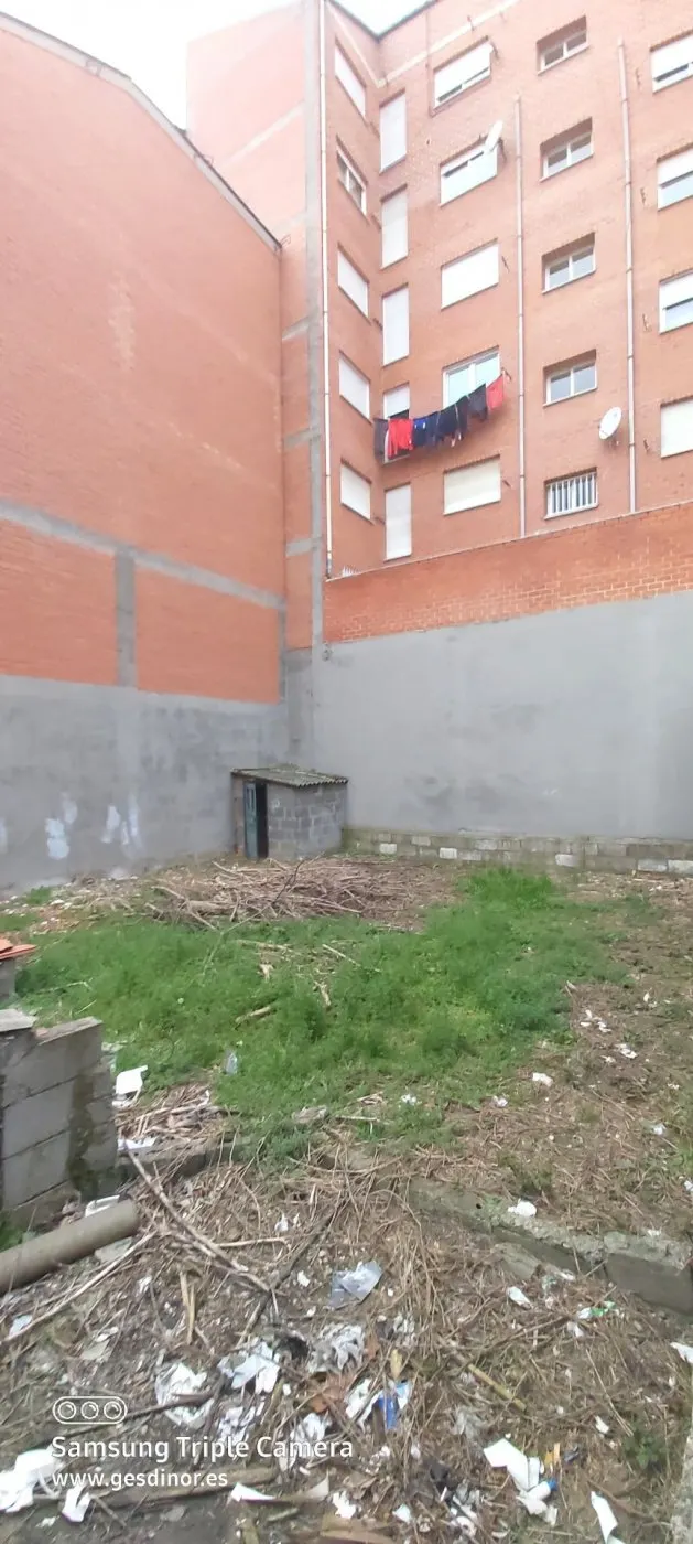 SOLAR EN PONFERRADA — 2