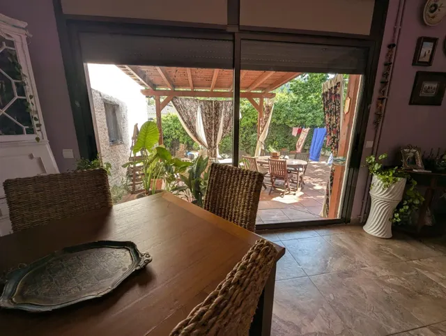 INCREIBLE CASA FAMILIAR CON SOLERA — 28