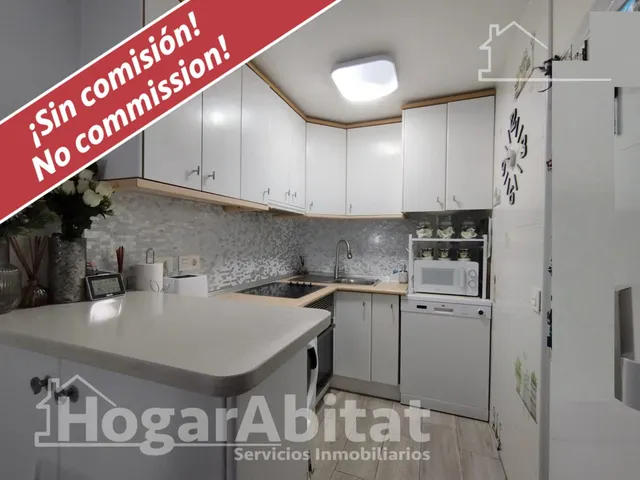 Espacio exterior, luz y privacidad en este adosado reformado en esquina con gran terraza y piscina comunitaria — 7