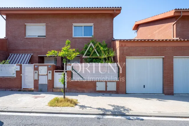 Casa adosada en venta en Amposta, Reus.