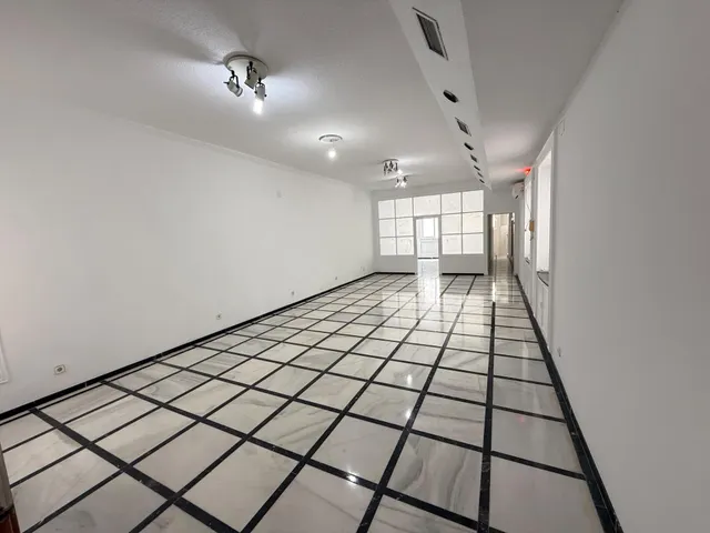 UNA OFICINA  AMPLIA EN PLENA CALLE CRUZCONDE — 2