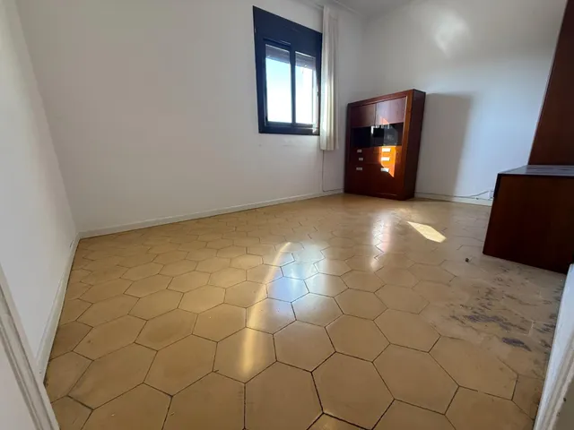 Último piso de una habitación con Ascensor — 6