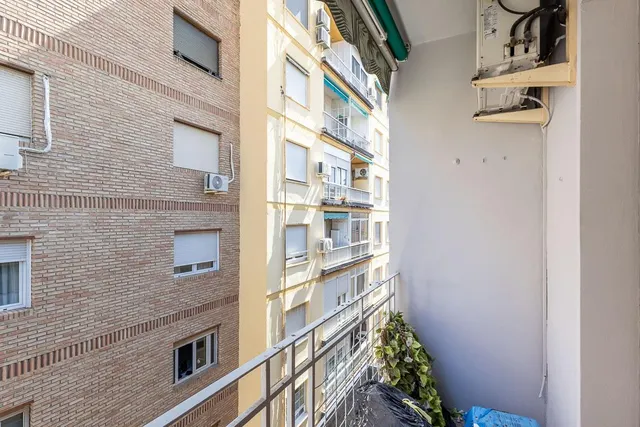 AMPLIO PISO JUNTO GRAN CAPITAN — 24