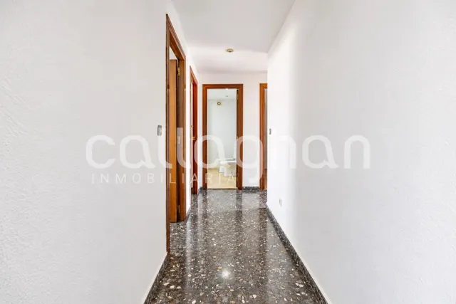 Piso con gran potencial de reforma en ruzafa – 4 habitaciones y 2 balcones — 21