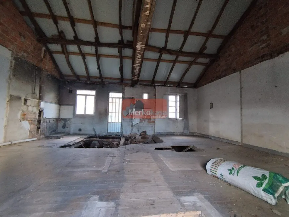 SE VENDE CASA ADOSADA PARA REFORMAR EN SAGRADO CORAZÓN