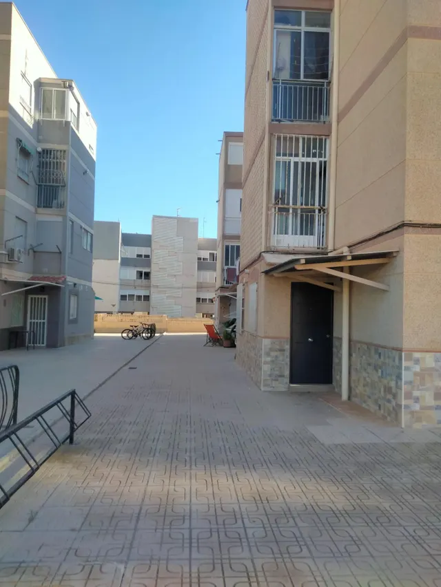 Alquiler Amplio y Luminoso Piso en Santa Pola - Zona Santiago Bernabeu (ALQUILER DE TEMPORADA) — 6