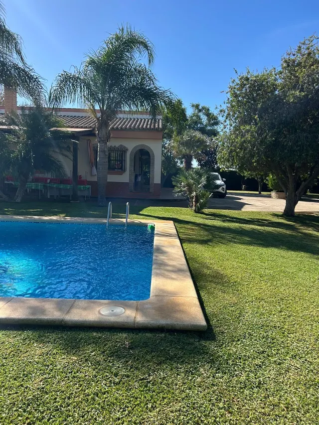 Espectacular Chalet cerca del Colorado con Piscina y Amplios Espacios — 2