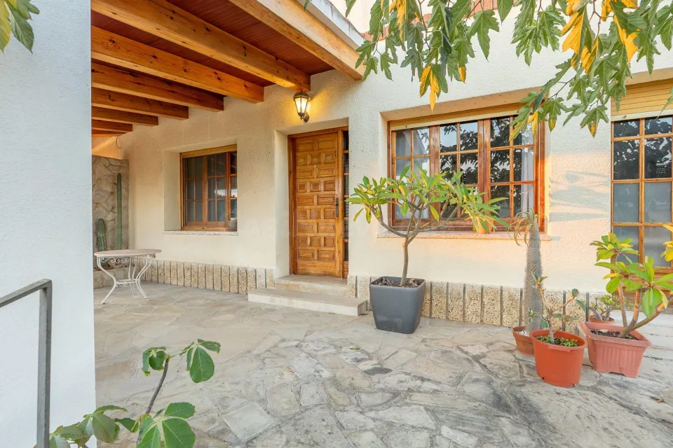 Casa reformada con amplia parcela de 2.163 m2: espacio, tranquilidad y naturaleza