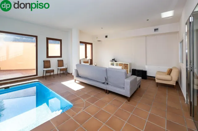 ESPECTACULAR CASA ADOSADA CON PISCINA INDEPENDIENTE — 38