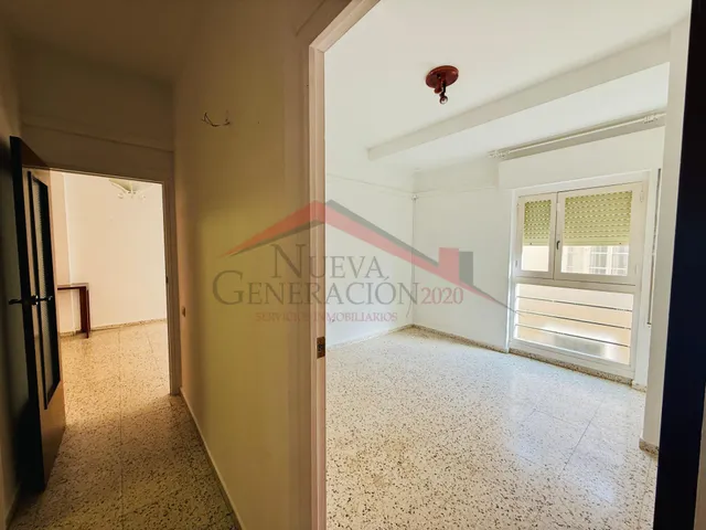 PISO AMPLIO Y LUMINOSO — 36