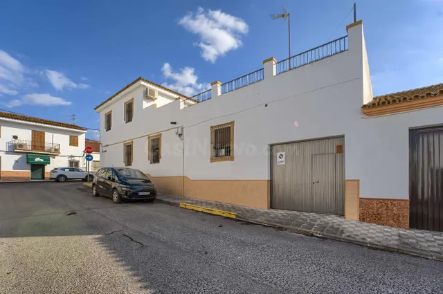 ¡¡ESPECTACULAR!! Adosada de esquina de 223 m2 con patio, terraza y garaje — 4