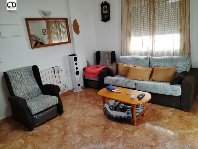 ¡Descubre esta amplia, luminosa y cuidada vivienda de 75 m2, en una de las zonas con más servicios y posibilidades de Torrevieja! — 3