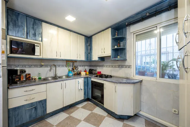 Casa con estupenda ubicación en Armilla. avenida de los ogíjares — 13