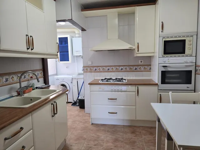 Piso reformado de 3 habitaciones en Plaza de la Cruz, Alican - foto 2