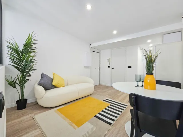 Atico con terraza privada en Calle de la Lluna (Ciutat Vella / El Raval) — 8
