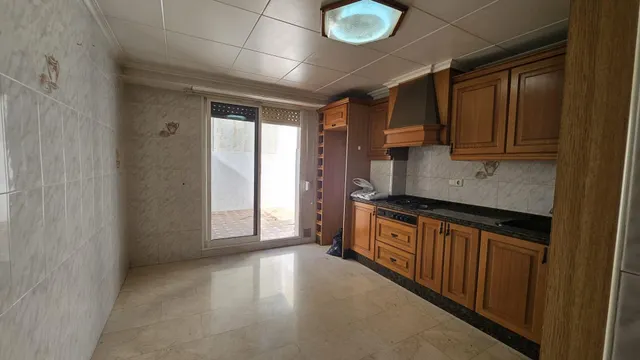 Se Vende Casa de Tres Plantas con garaje doble y trastero. — 18