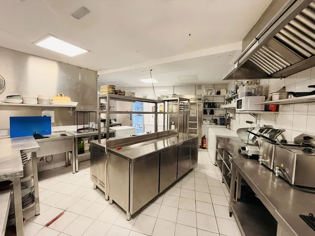 Restaurante 150m² en venta - Marbella — 31