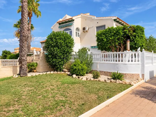 Tu rincón de sol en la mata: bungalow recién reformado con amplio jardín orientado al sur y a solo 450 metros de la playa — 39
