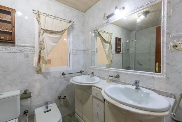 Amplia vivienda en pleno centro de Granada — 23