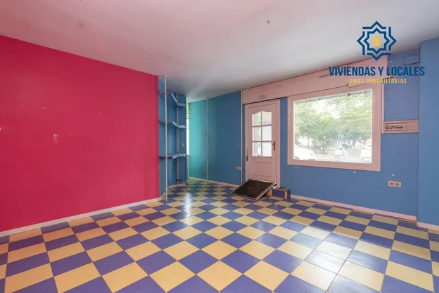 Local comercial en venta en calle agustina de aragón — 11