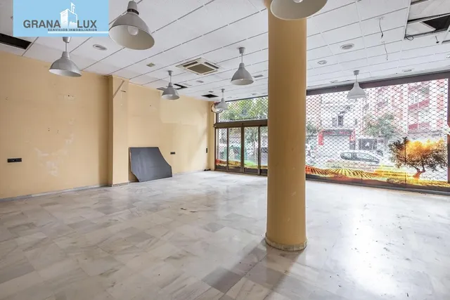 LOCAL COMERCIAL EN ARABIAL JUNTO HIPERCOR — 7