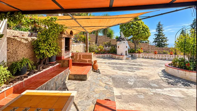 Finca exclusiva en Vilaflor · 2 viviendas, viñedo, bodega y piscina — 24