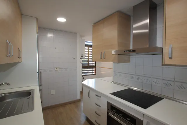 Piso en alquiler junto al Palacio de Congresos, 4 dormitorios, 2 baños — 8
