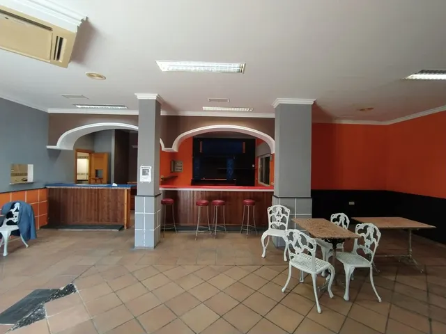 LOCAL COMERCIAL CERCANO AL CENTRO — 3