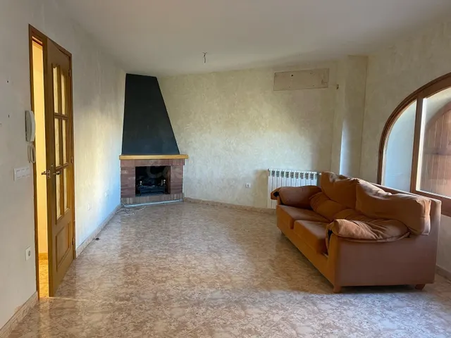 Casa con encanto, terreno adicional y gran potencial en plen - foto 5