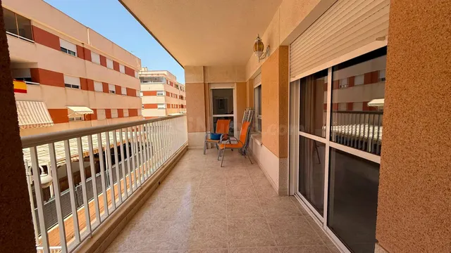 VENTA DE PISO CON GARAJE EN LA ZONA DE PLAYA PONIENTE - foto 5